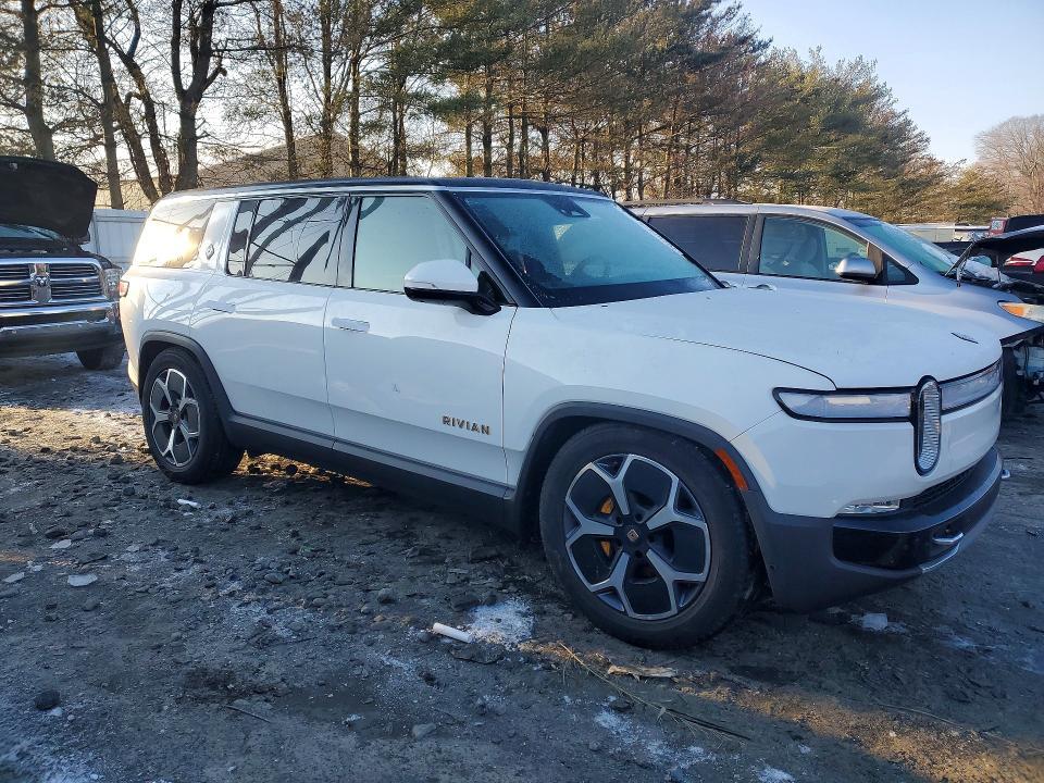 7PDSGABA3PN005165 2023 Rivian R1S photo no. 4
