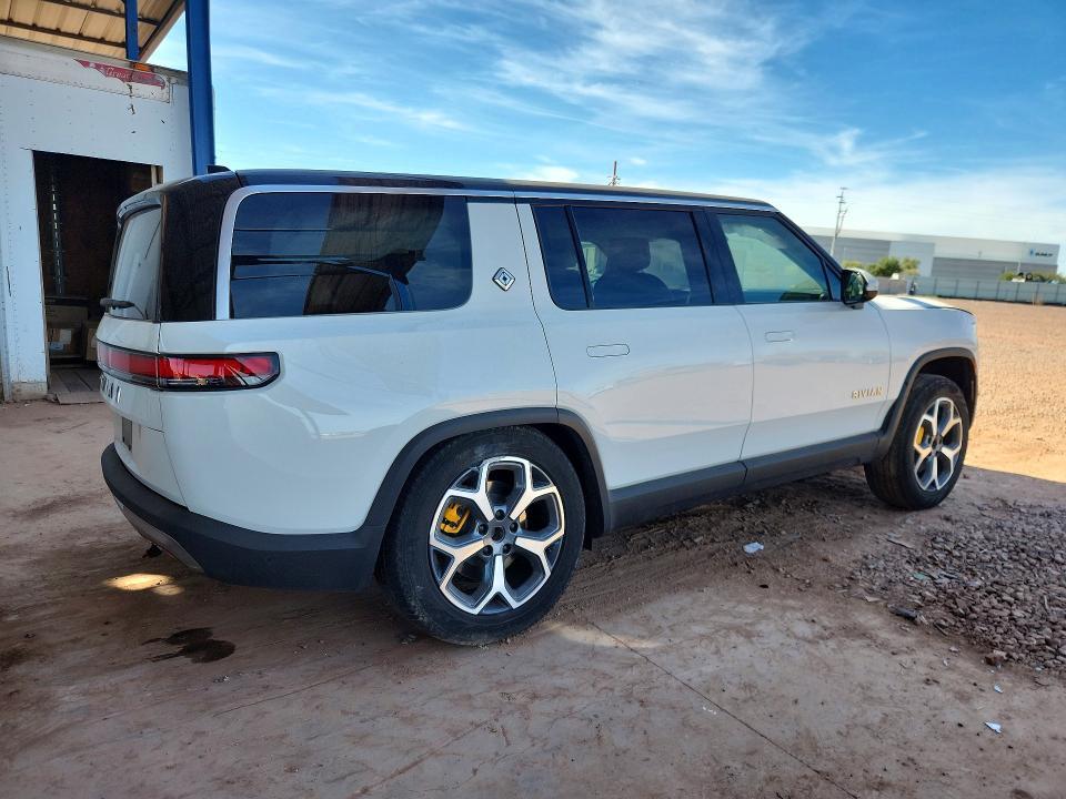 7PDSGABA7RN036714 2024 Rivian R1S photo no. 3