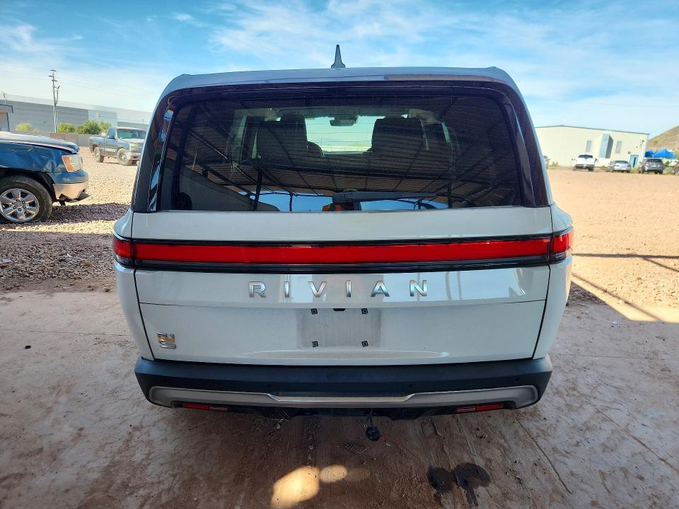 7PDSGABA7RN036714 2024 Rivian R1S photo no. 6