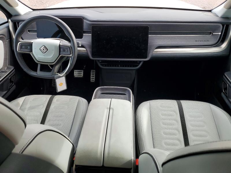 7PDSGABA7RN036714 2024 Rivian R1S photo no. 8