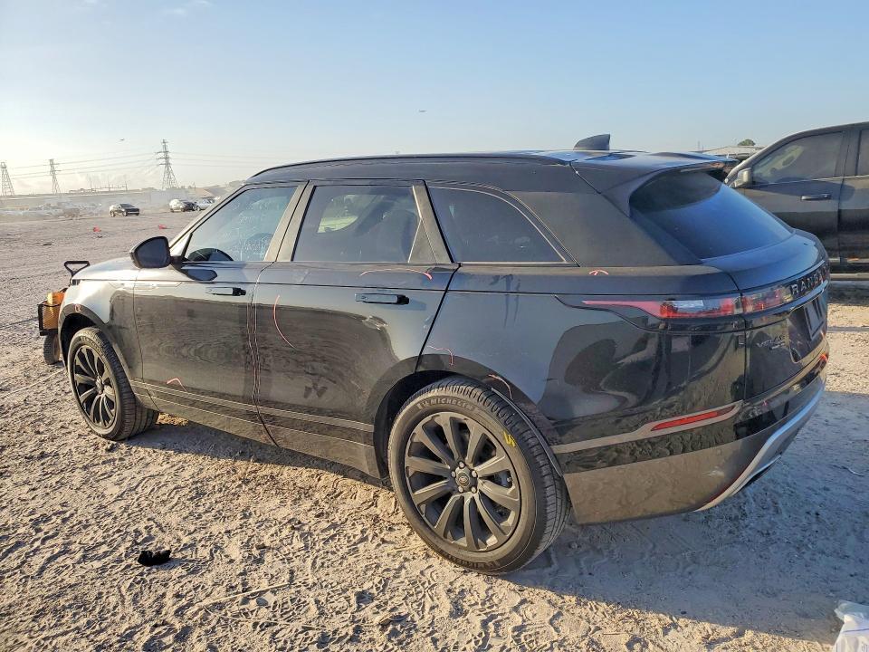 SALYL2RV8JA748925 2018 Land Rover Range Rover photo no. 2