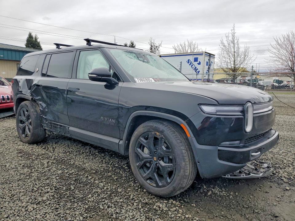 7PDSGBBA5SN066855 2025 Rivian R1S photo no. 4